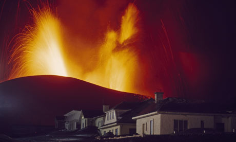 Kirkjufell volcano erupting
      460 x 276 Pixel